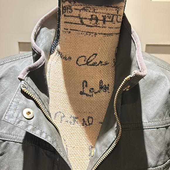 J Crew iconic waxed green coat- 4 pockets, gold hardware. (M), in great shape ! - Picture 3 of 10